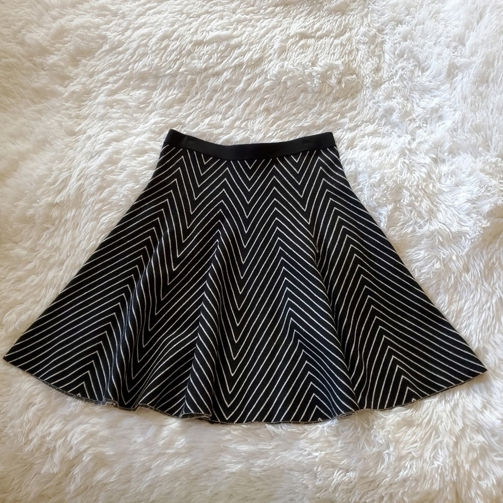 Carmen Carmen Marc Valvo Black and White Chevron Sweater Knit Skater Skirt Small